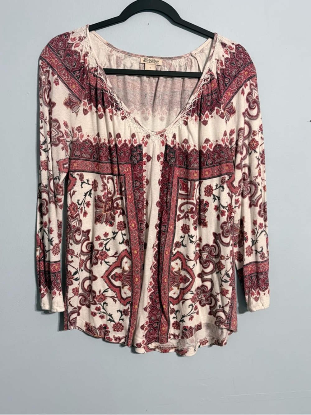 Small Lucky Brand Boho Paisley Scoop Neck Long-Sleeve Top - Cream and Red